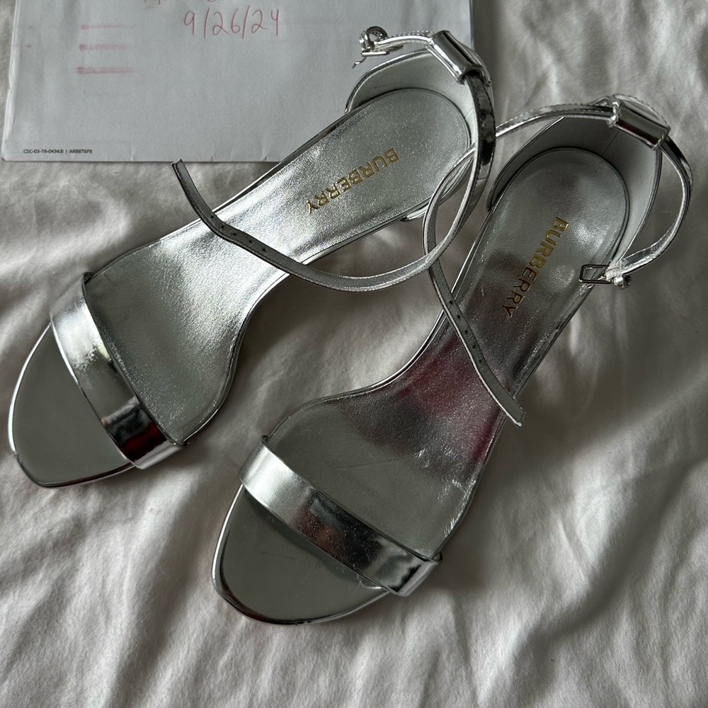 Silver chrome Burberry sandals with heel size 39 unworn